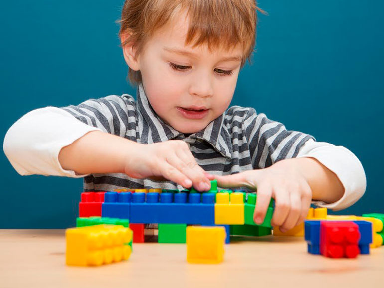 Por qué importante los niños jueguen con bloques | Sonríe Mamá