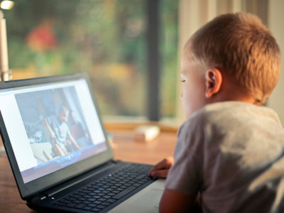 Los niños pueden sufrir ansiedad al sacarlos de las pantallas